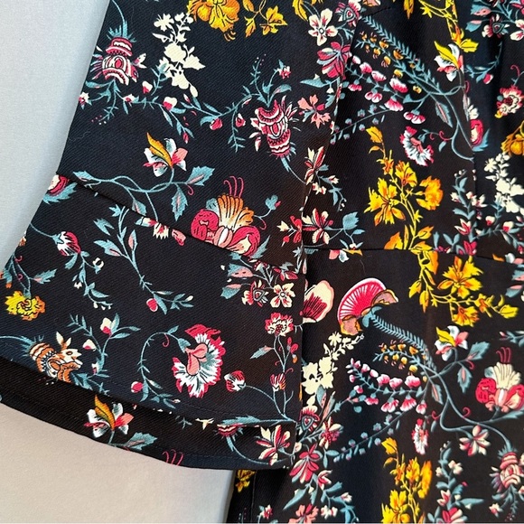 NWT! CHARLIE PAIGE floral bell sleeved dress. S. - Picture 2 of 5